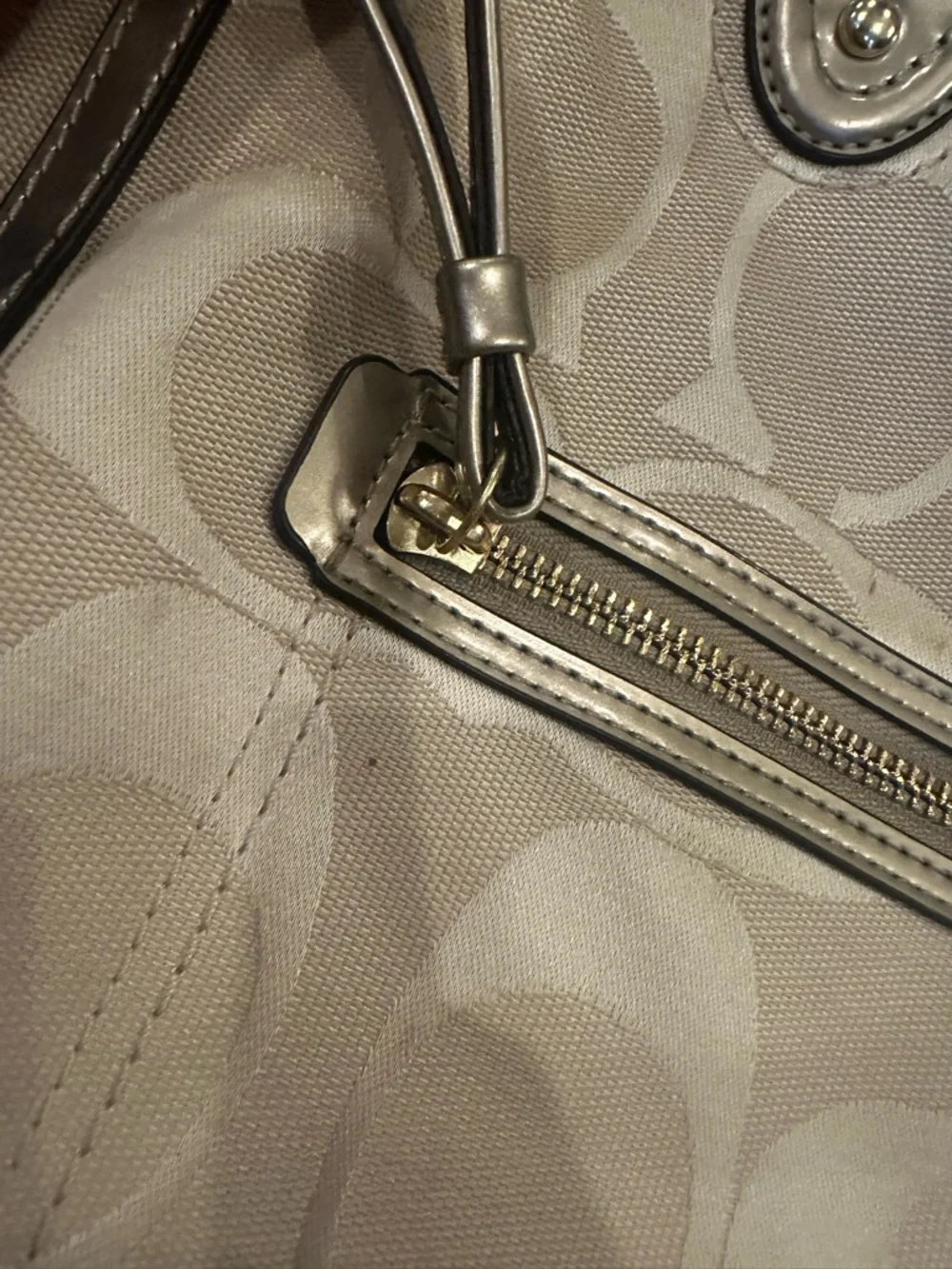 Coach Beige Signature Canvas Shoulder Bag with Multicolor 'C' Accents - Picture 4 of 5